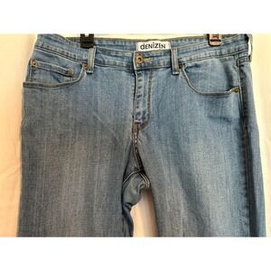 LEVI'S Denizen Straight, women's size 16m/30inch inseam medium/light fade. *NICE